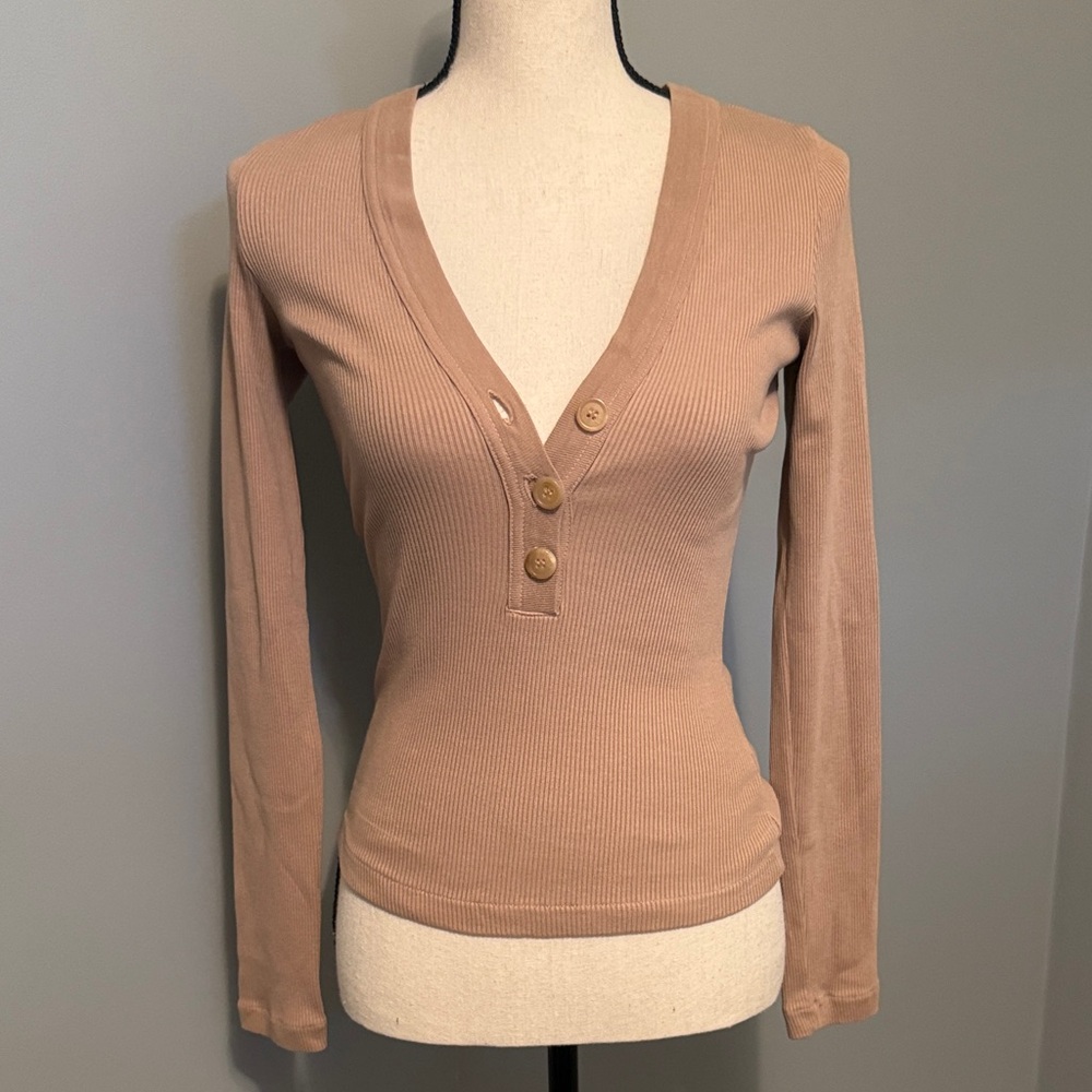 CITIZENS OF HUMANITY
Scarlett Rib Henley Top Tan
